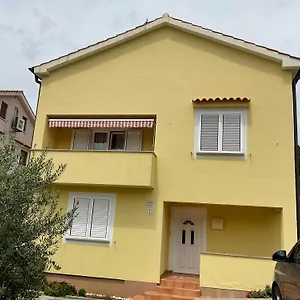 apartments-luni-ii.primorje-gorskikotar.com/